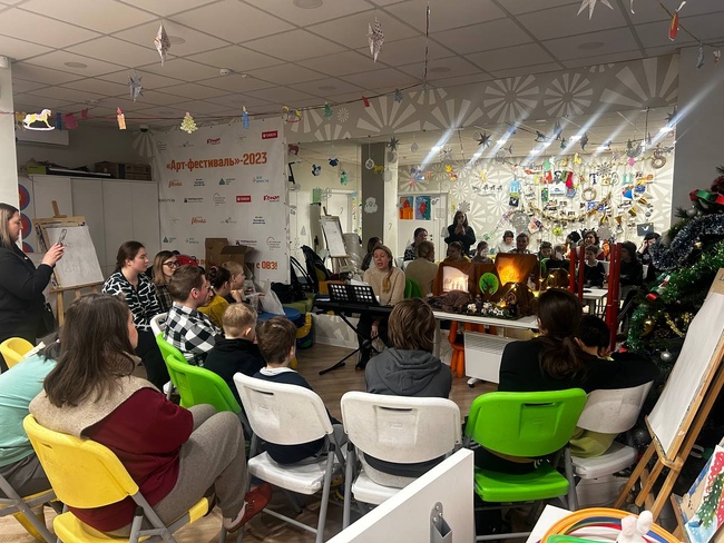 ✨На этой неделе у нас прошло праздничное музыкальное занятие, посвященное Рождеству!