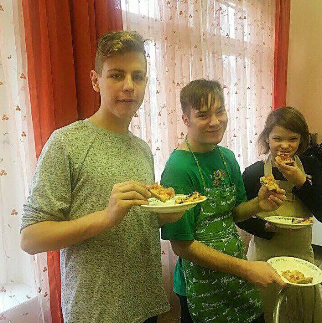Два товарища
