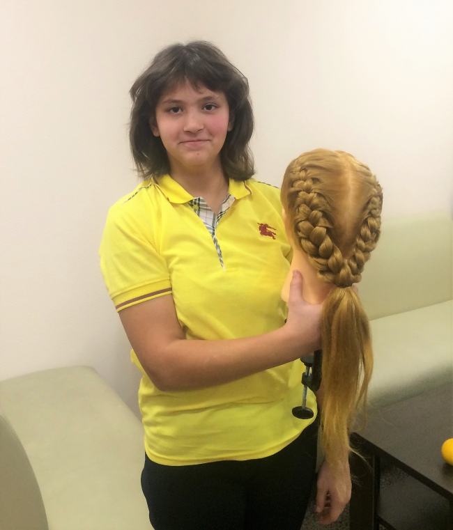 Обучение в "Школе красоты" продолжается